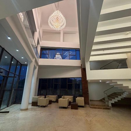 The Pearl Club Resort Шанті-Найктен Екстер'єр фото