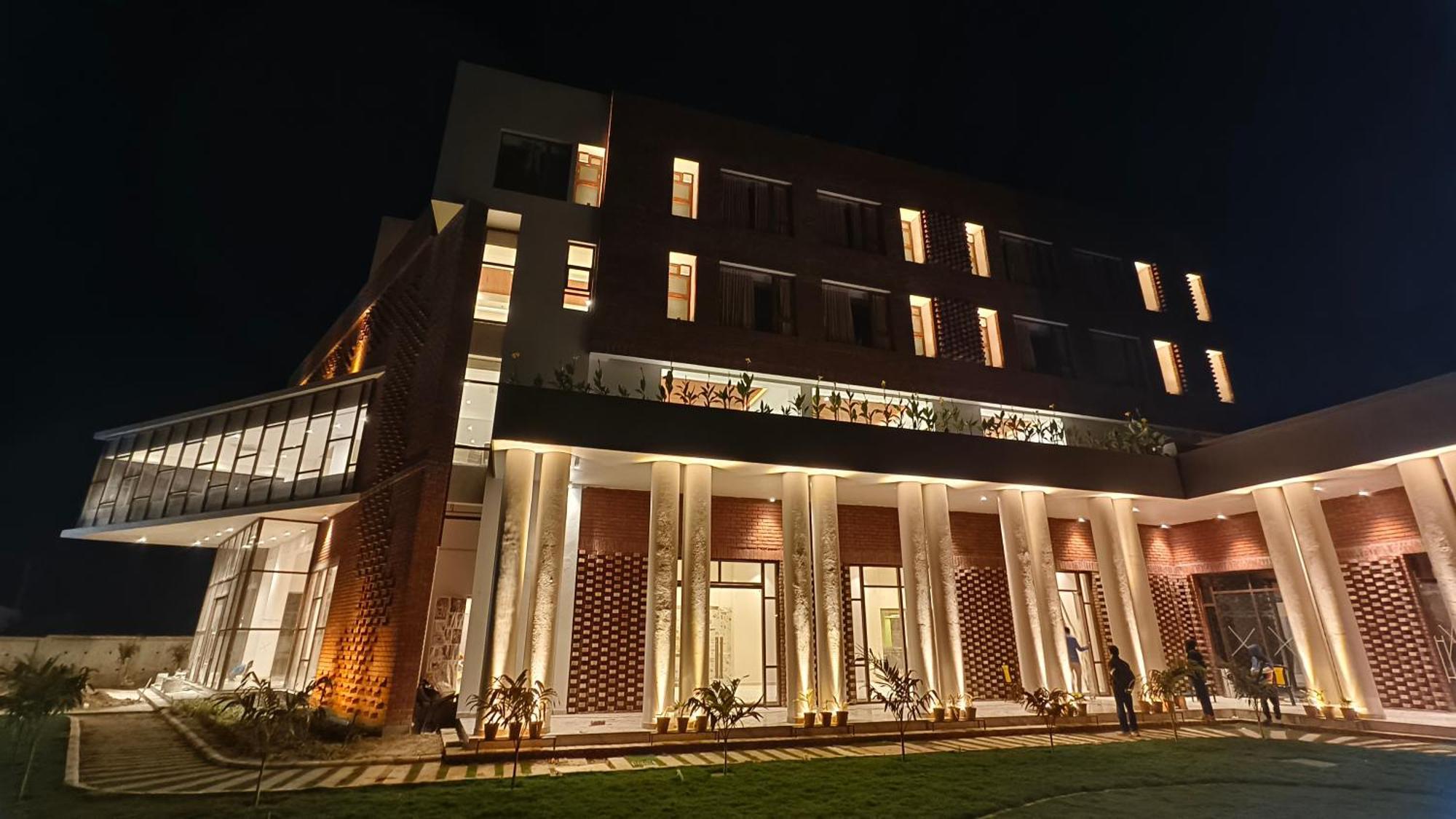 The Pearl Club Resort Шанті-Найктен Екстер'єр фото